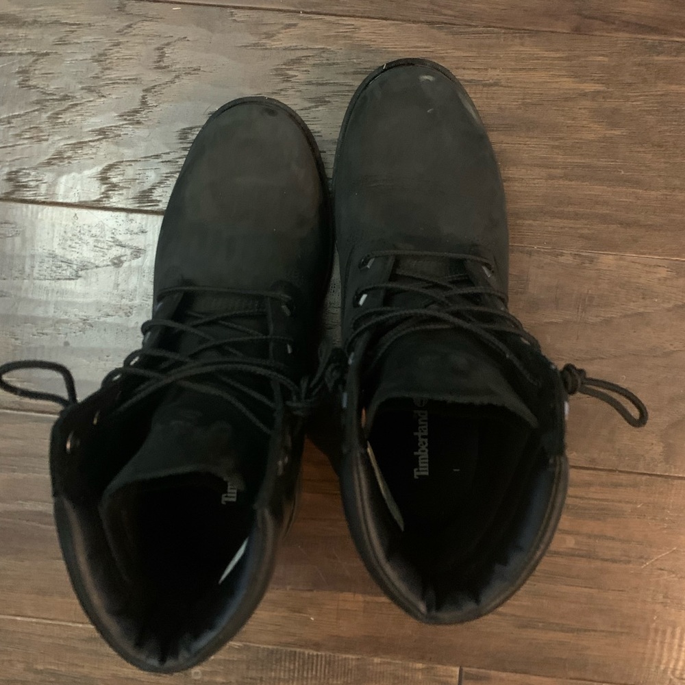 Use black boots